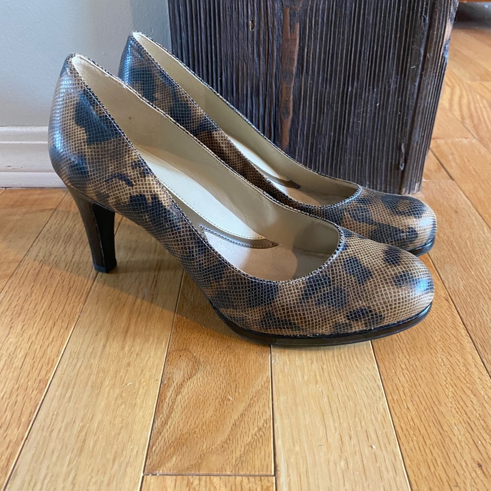 Naturalizer Cheetah print -ladies size 7 heels
